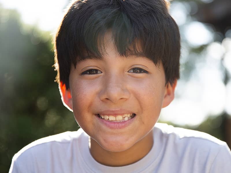 eyes boy latino 800x600