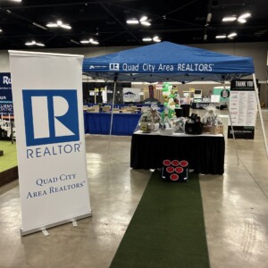 Quad City Area Realtors putt challenge